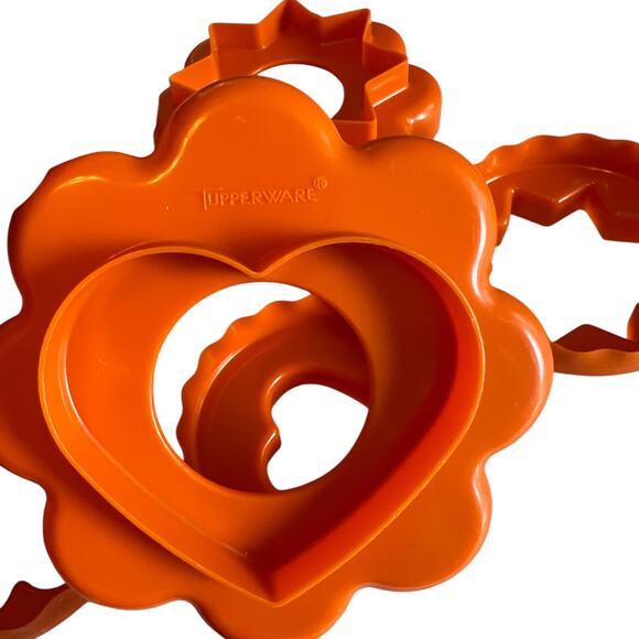 Vintage Tupperware Orange Cookie Cutter Set Heart Star Flower - Picture 1 of 7